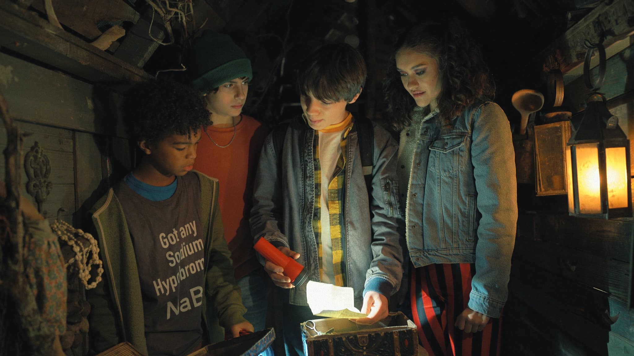 Spirit Halloween (2022)